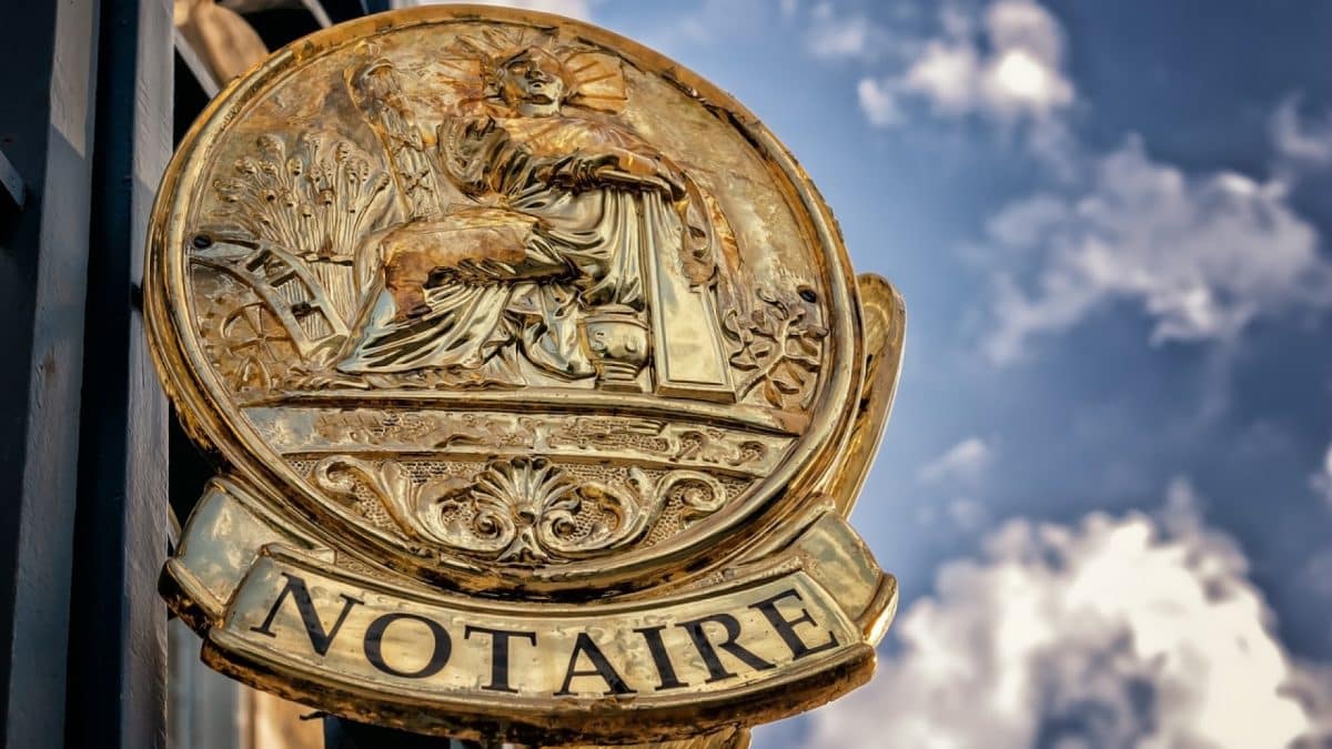 Vente d'un appartement à Ollioules, l'importance de se rapprocher d'un notaire